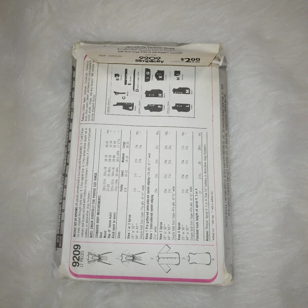 Simplicity 9209, 1970s Vintage  Apron Collection, size medium (14-16)